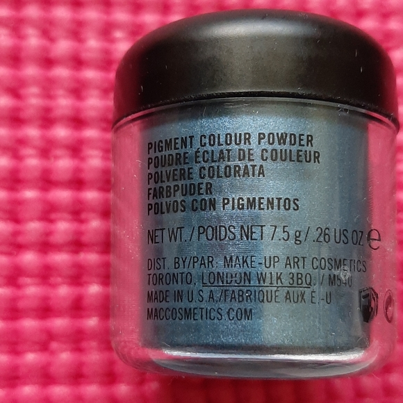 MAC bell bottom blue eye shadow pigment. - Picture 4 of 5